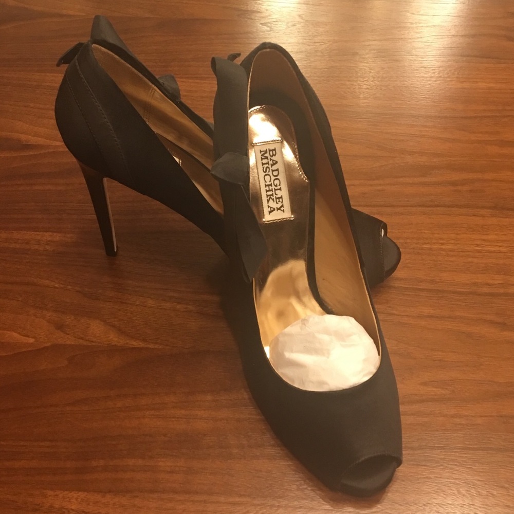 Badgley Mischka Satin Oliver Pump - Brand New